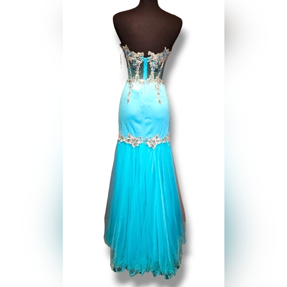 Floor-length beaded gown - Picture 5 of 16